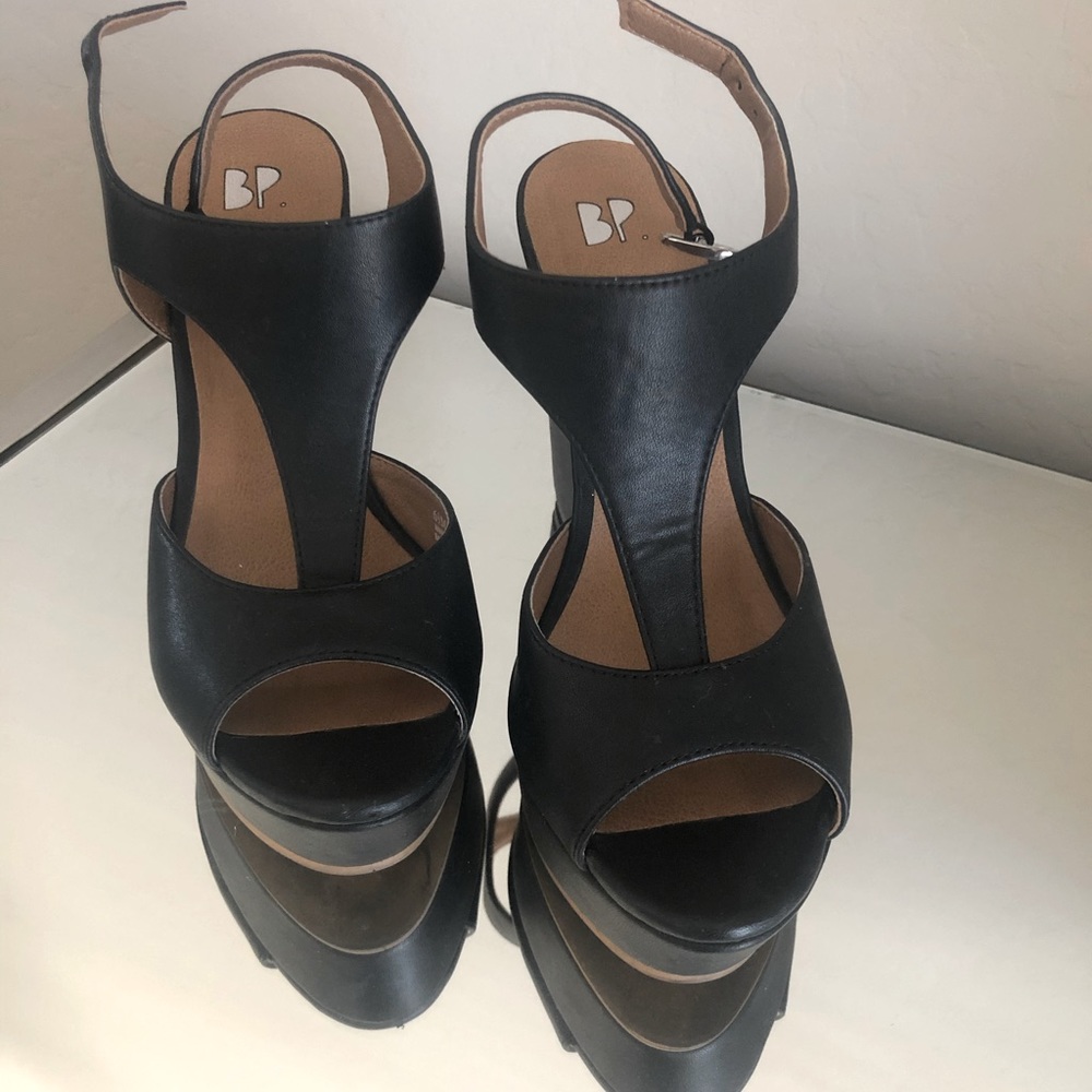 BP Black wedges